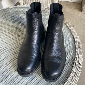 Woman by Common Projects Winter Chelsea Black boots size 38.